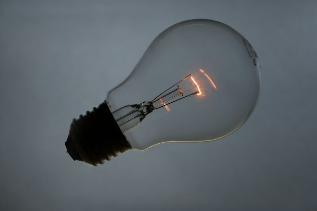 Lâmpada para ilustrar o consumo de energia em casa