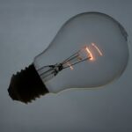 Lâmpada para ilustrar o consumo de energia em casa