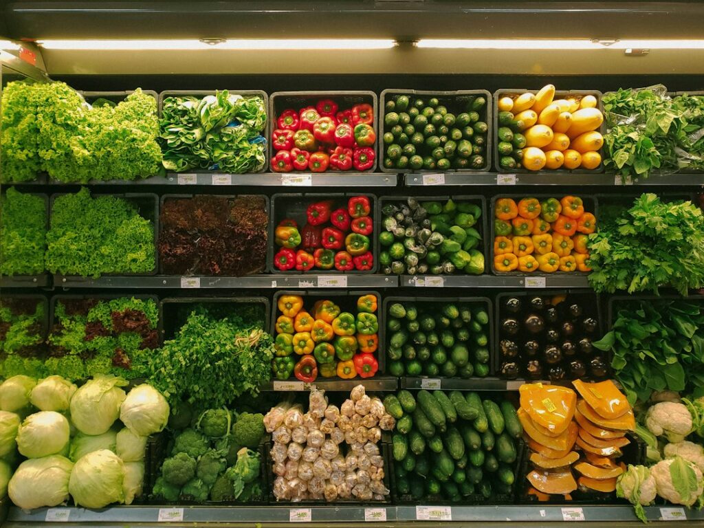 Legumes e verduras em uma banca