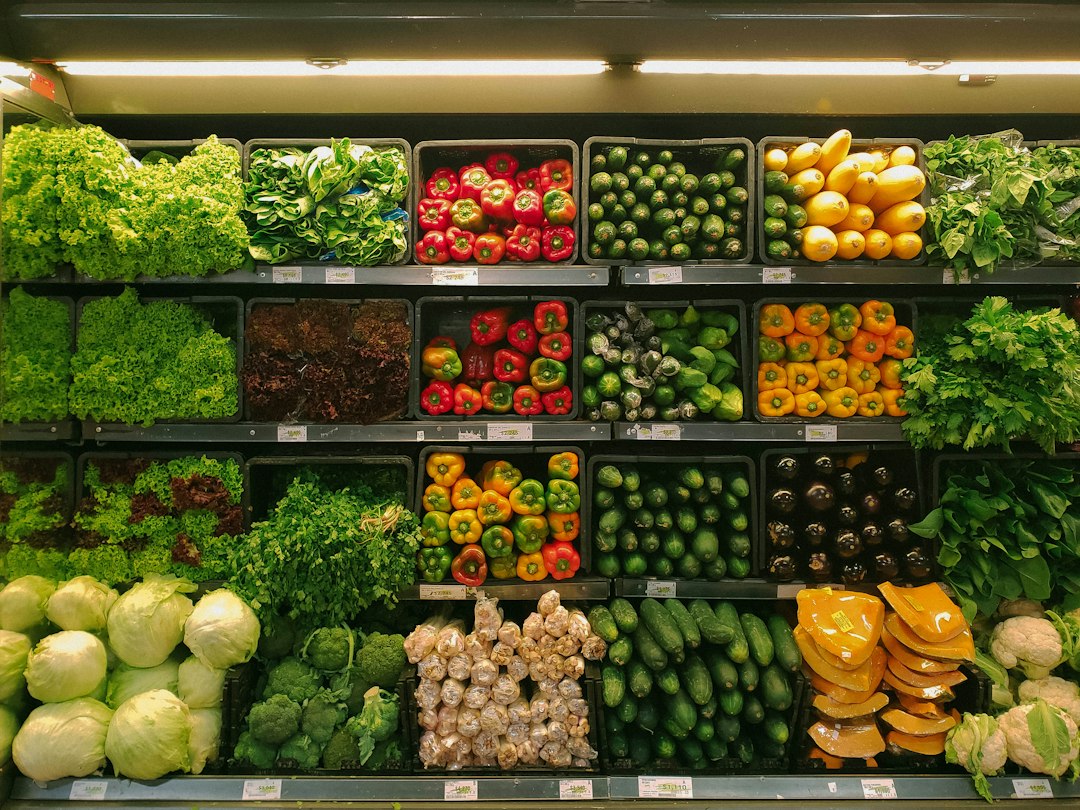 Legumes e verduras em uma banca